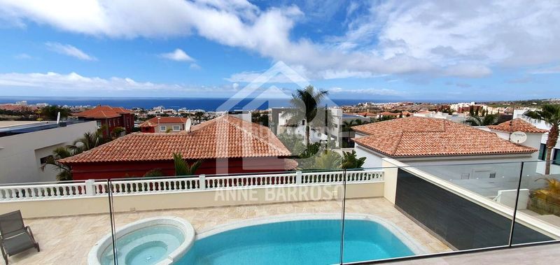 Foto aecef6cb-a407-435c-9fb7-36847a1da5a6. Casa a Playa Fañabé Alto Adeje