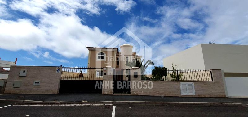 Foto c2a2cead-1d2a-4d57-a86d-b0b57b79b8d4. Casa a Playa Fañabé Alto Adeje