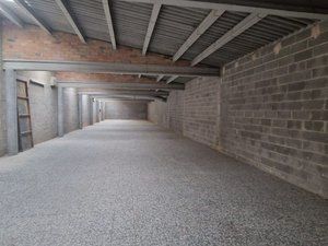 Fabrikhalle in N/a. Zona industria, nave y terrenos