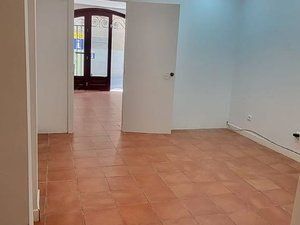 Local Comercial en Carrer de les joies 12. Local con alta  rentabilidad