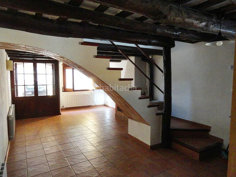 Foto d66672d2-0cf2-48d1-b609-727c22bec38b. Casa adossada amb xemeneia calefacció a Moià