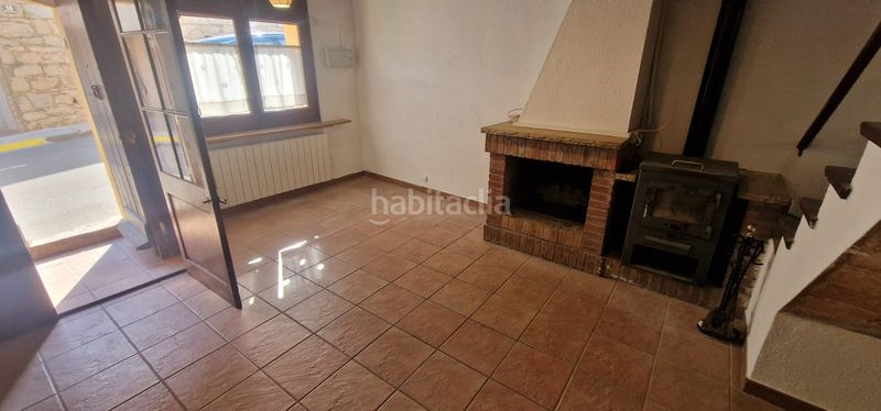Foto e090e3d6-7718-4b93-9b61-79ff4b77378d. Casa adossada amb xemeneia calefacció a Moià