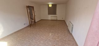 Casa a schiera in Carrer de mossèn lluís daví 60. Casa adosada con patio - jardín y  amplio parking