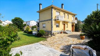 Xalet  De l'hospitalet. Casa a vacarisses amb piscina, garatge i parcella de 1.281m