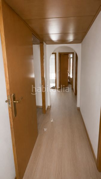 Foto e90ff57a-c052-468c-bc2e-0e2d2d915e47. Edifici a Centre Rubí