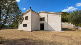 Casale  Can cases 2. Masía con 17,5 ha, 5 edificaciones y amplias posibilidades de ex