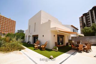 Chalet in Foietes. Espectacular chalet de reciente construcción en poniente a escas