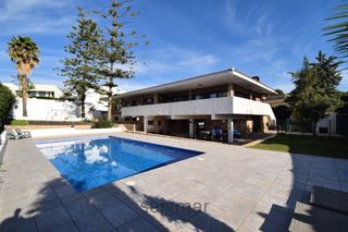 Chalet  Carrer sorolla 19. Gran chalet independiente en la mejor urbanización de benidorm