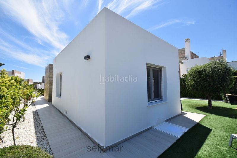 Foto a1d658bd-8ff3-423f-b9a8-ead0127e085a. Xalet amb xemeneia calefacció aparcament piscina a Algorfa