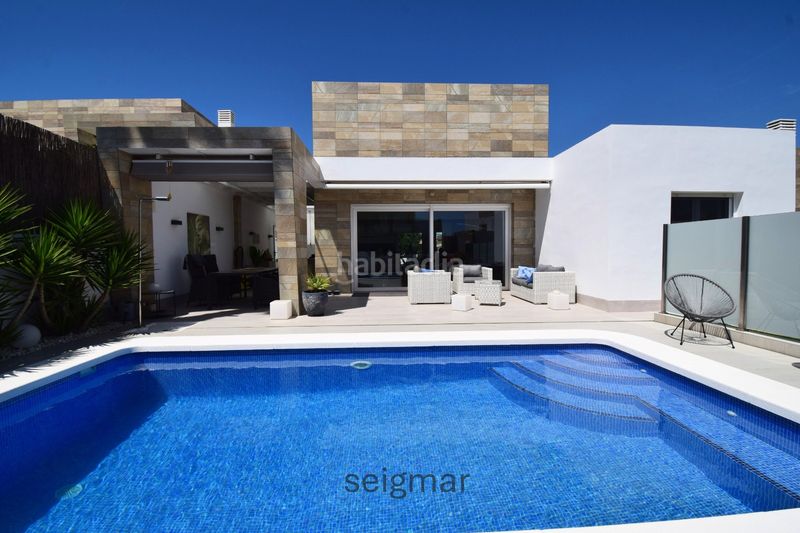 Foto c6b1ac6c-30d9-4611-b214-c1366bd77cef. Xalet amb xemeneia calefacció aparcament piscina a Algorfa