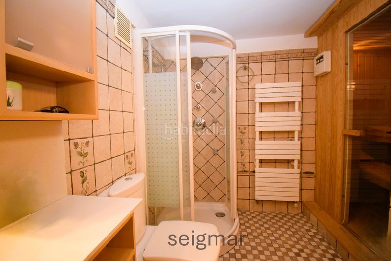 Foto d8a033b3-cca5-4014-9fd0-51f99d534b88. Xalet amb xemeneia aparcament piscina a Urbanizaciones Benidorm
