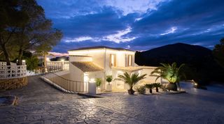 Haus in Golf Bahía. Villa mediterránea autosuficiente con vistas al mar