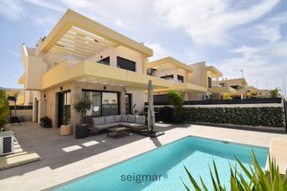 Chalet à Montesinos (Los). Casa moderna independiente con piscina en los montesinos