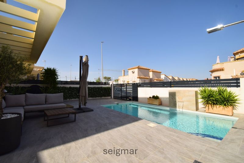 Foto f5bfccca-9bc7-4ba3-998f-c5a5400b263d. Xalet amb calefacció aparcament piscina a Montesinos (Los)