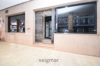 Local Comercial a Calle de los Tulipanes 8