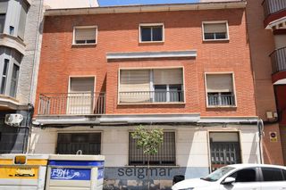 Edificio  Calle escultor navarro santafé. Edificio en venta en el centro de villena