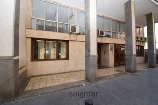 Local Comercial a Calle López Pozas
