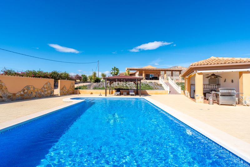 Foto 609fa929-85a5-4e74-9aff-f8a87f4396f5. Casa amb calefacció aparcament piscina a Albatera