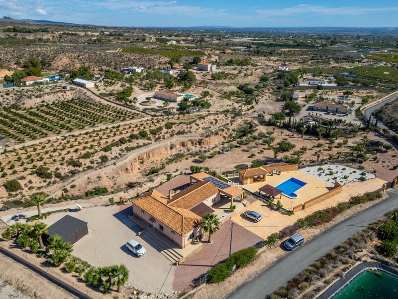 Foto d78370ea-4f43-4eea-a804-541747c2ac77. Casa amb calefacció aparcament piscina a Albatera