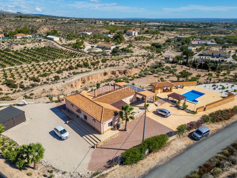 Foto f9c37266-d95b-4a79-8c4b-2a5d14ddee0b. Casa amb calefacció aparcament piscina a Albatera