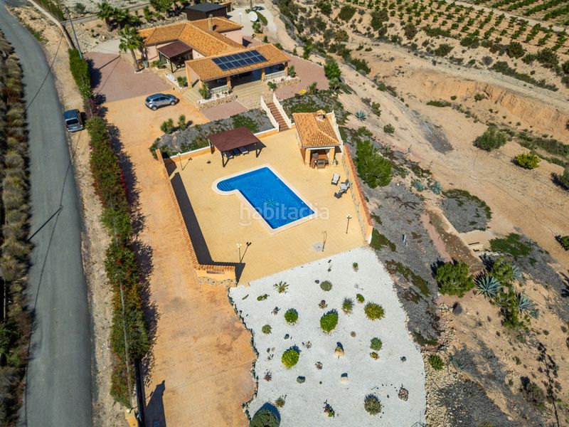 Foto fe8be11b-4154-43f8-beec-e954fe817f47. Casa amb calefacció aparcament piscina a Albatera