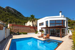 House in Urbanizaciones. Iquestbusca unaampnbspvilla en venta en gandiacuteaampnbspque co