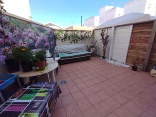 Lloguer Planta baixa  Calle de casablanca. Alquiler piso bajo para todo el año de 1 dormitorio con amplia t
