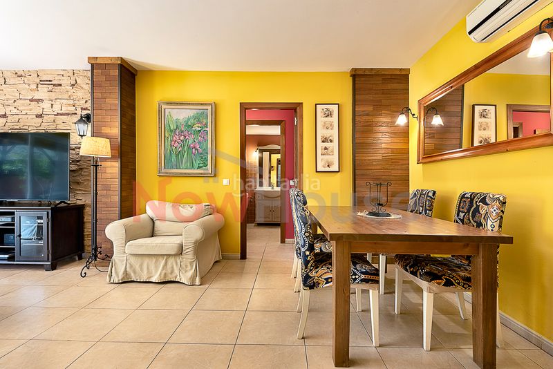 Foto b7632105-bc06-4e33-97b9-900f7f4dbb22. Pis amb calefacció aparcament a Campos poble Campos