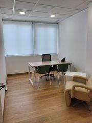 Affitto Ufficio in Plaza de uncibay 2. **oficina en alquiler en el corazón de málaga**