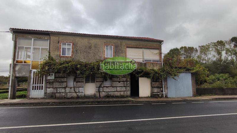 Foto 234b8f40-5b23-4c3a-96dc-a4be3eb21745. Casa amb aparcament a Nogueira de Ramuín