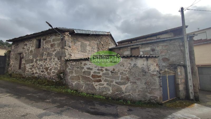 Foto 7f1b5d4c-3951-4a4c-8b78-f8045705e1f4. Casa amb aparcament a Verín