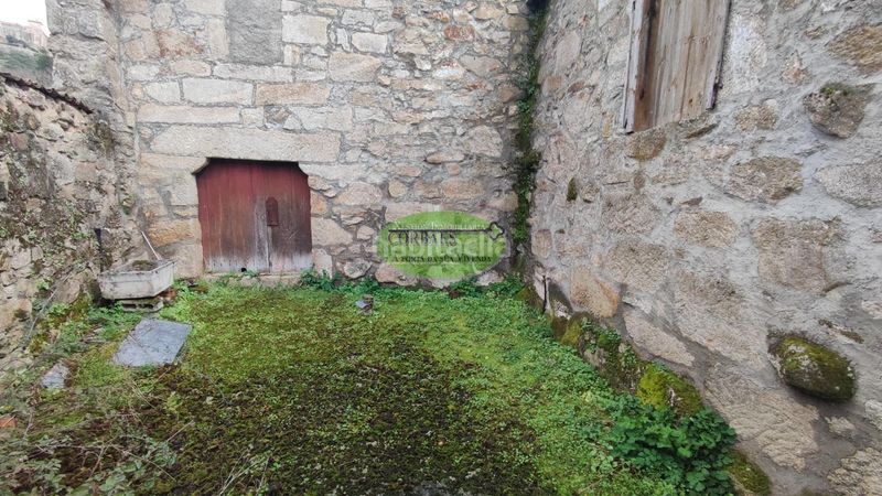 Foto b86c53dd-d669-4248-88fe-da46a386268d. Casa amb aparcament a Verín