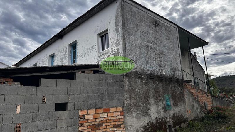 Foto 1d2d156b-c082-45f3-a8b7-82c601ce8796. Maison avec parking dans Taboadela