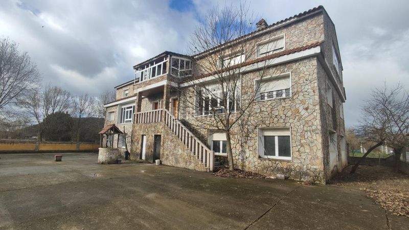 Foto d70cf7c4-6539-4dd6-8778-6926575b88bd. Casa con parcheggio in Verín