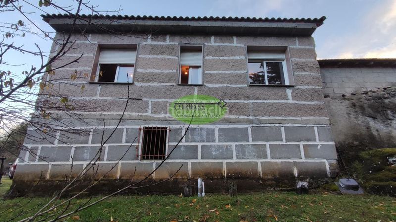 Foto b9517794-1fa0-4acf-840d-f5859e9d0bcc. Casa amb aparcament a Cualedro