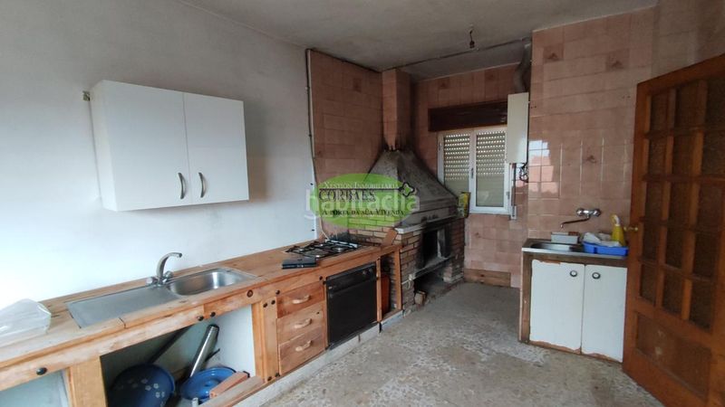 Foto 315c81d7-f08e-4603-8f0d-8cf5264ddba3. Haus mit parking in Cortegada