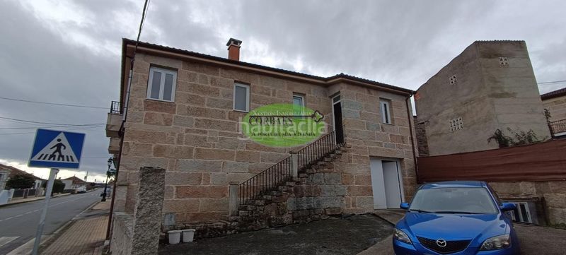 Foto a0e37a6a-b03d-4927-869a-c3102749b093. Casa amb calefacció aparcament a Toén