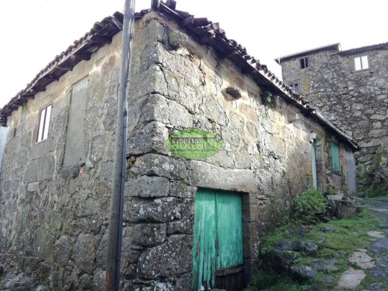 Foto 0cf9769b-c468-443d-bfa8-2b8f0477b724. Casa amb aparcament a Celanova