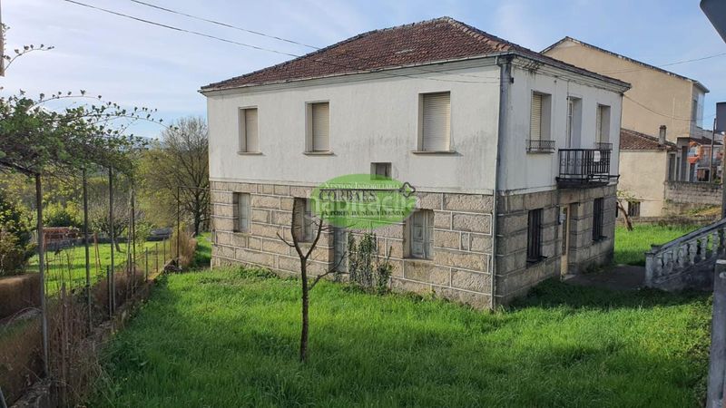 Foto dc6edef7-9da5-4267-83e3-b932b5bfb125. Haus mit parking pool in Maceda