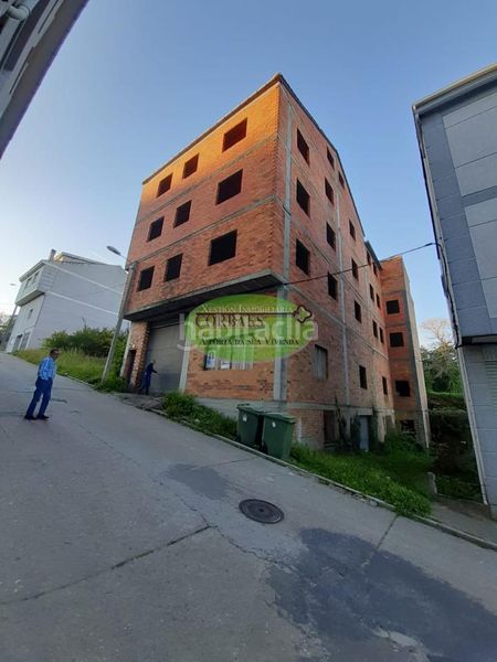 Foto a5e0b099-9f41-433a-8faf-141e206a9b2f. Edificio in Maceda