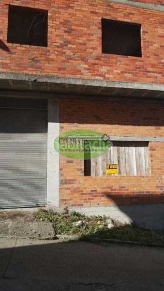 Foto c9910190-aea2-4e67-bc75-ca63b94afd09. Edificio in Maceda