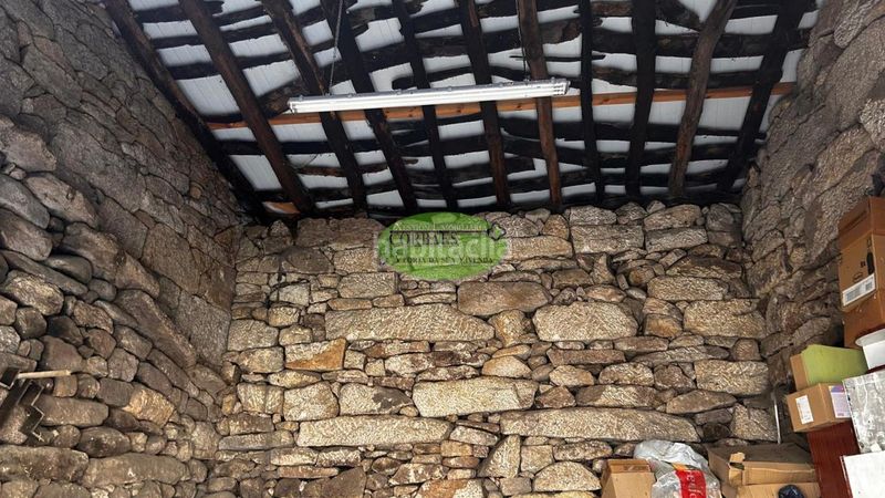 Foto cb4b4b03-44f6-48d2-a4db-5db6d60786a9. Casa amb calefacció aparcament a Taboadela