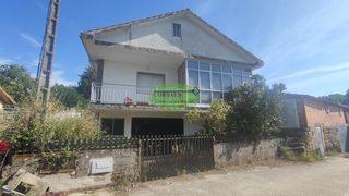 House in Esgos