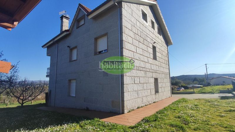 Foto bac428f3-b939-4fb0-b2fb-e2e950046c33. Xalet amb calefacció piscina a Toén