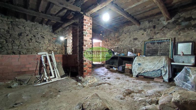 Foto b8bae2ff-c623-42e2-8e08-fe478399bbc0. Casa amb calefacció aparcament a Pantón