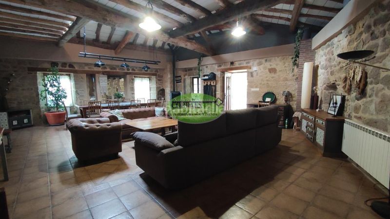 Foto 89752a5f-eeac-4d38-9cf9-a60f7fdaec33. Chalet en Pantón