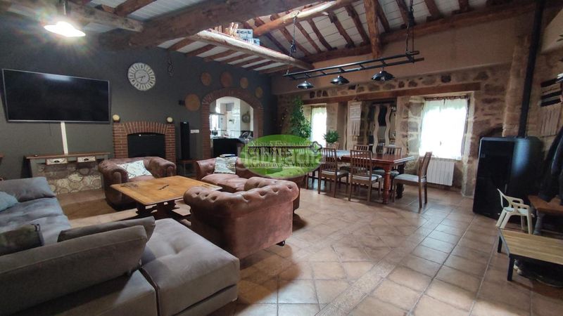 Foto cfd1ee73-0cee-40e9-8510-a569c6aace9e. Chalet en Pantón