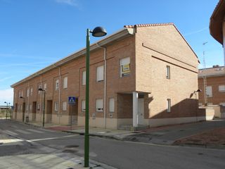 Casa adosada  Calle isabel de portugal 43. Vivienda unifamiliar adosada a estrenar
