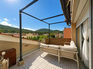 Pis a Montornès del Vallès. Atico duplex de 140m2 en venta en la zona mas tranquila de monto