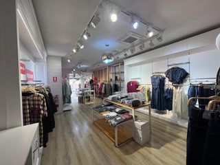 Traspàs Local Comercial a Centre. Oportunidad traspaso de tienda de ropa en pleno centro de badalo